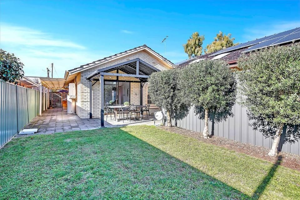 West Beach Hideaway - A Relaxed Coastal Locale House in Adelaide