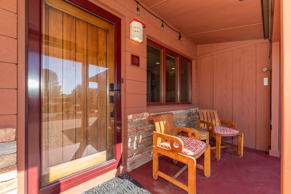 Spectacular House with 2 Master Suites in Sedona's High End Subdivision Living! House in Sedona