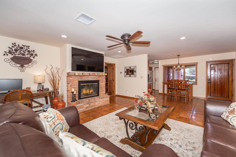 Spectacular House with 2 Master Suites in Sedona's High End Subdivision Living! House in Sedona