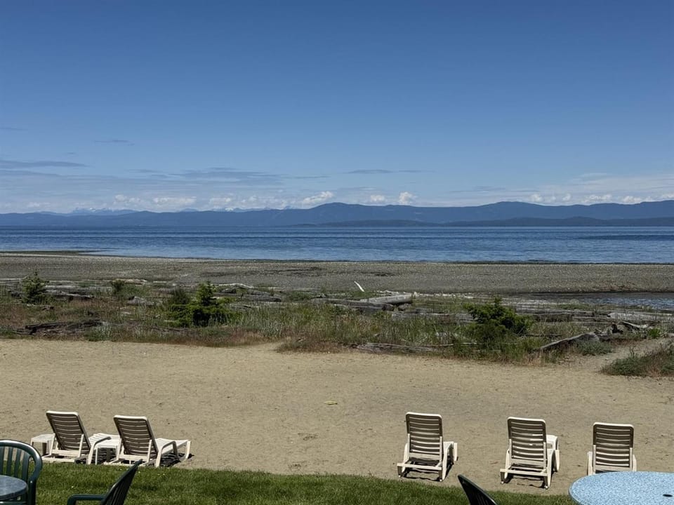 Beachfront King Bed Studio Suite Resort in Qualicum Beach