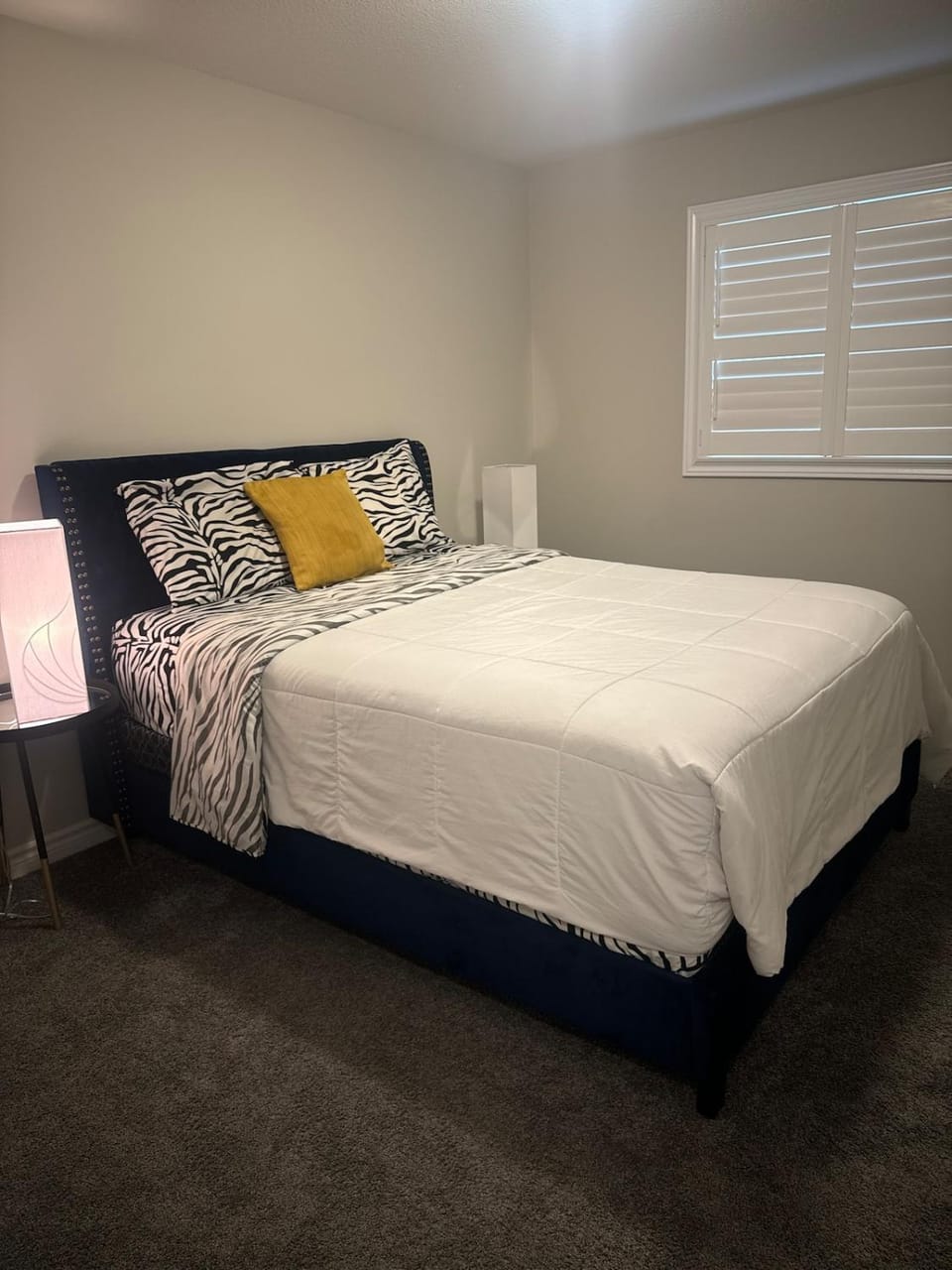 5-Bedroom Spacious Townhouse Apartment in Ontario