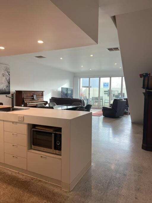 Access to all CBD has to offer Apartment in Adelaide