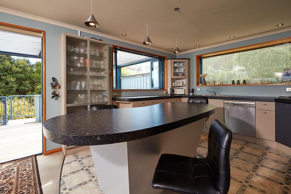 Kitchen or kitchenette, Seating area, kitchen