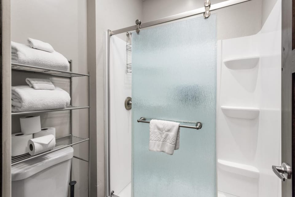 Shower, Bathroom, towels