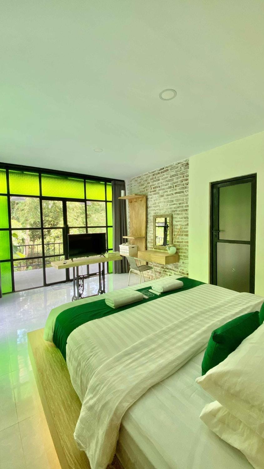 Photo of the whole room, Bedroom