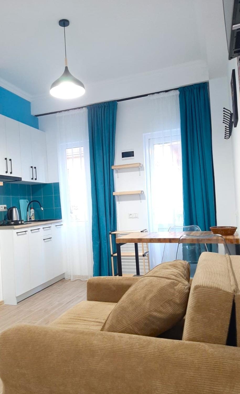 Kitchen or kitchenette, Living room, Seating area, Dining area, stove