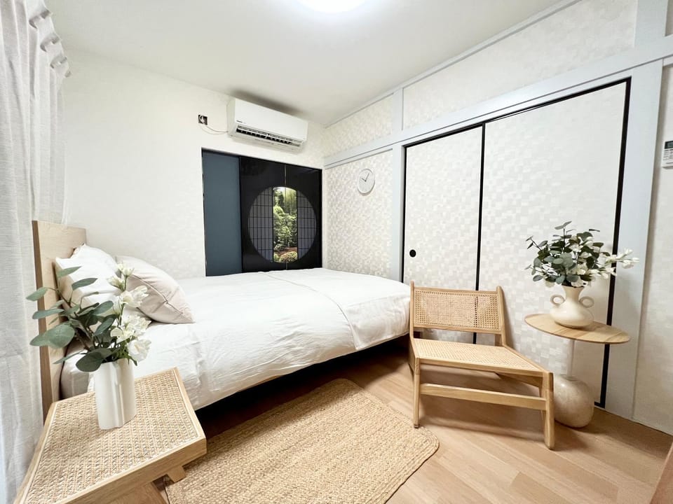 Bed, Bedroom, wardrobe, air conditioner