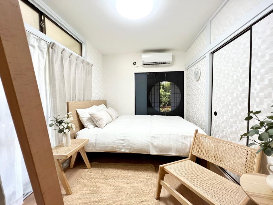 Bed, Bedroom, air conditioner