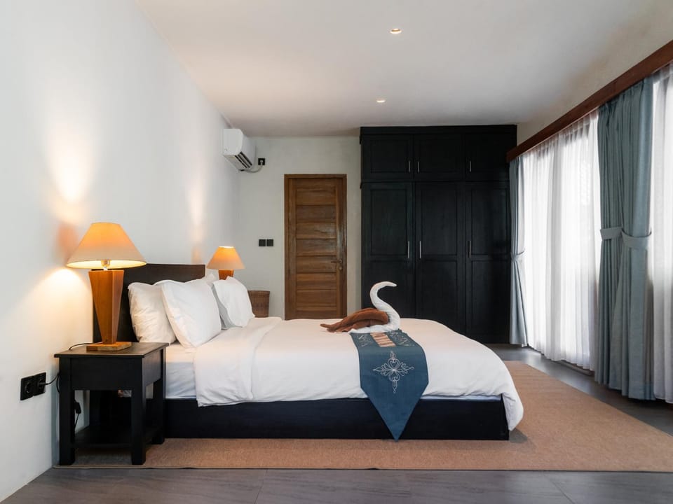 Bed, Bedroom, wardrobe, air conditioner
