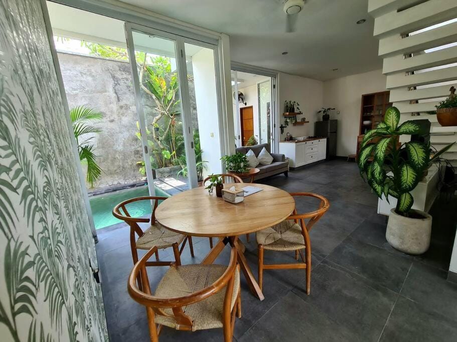 Living room, Seating area, Dining area