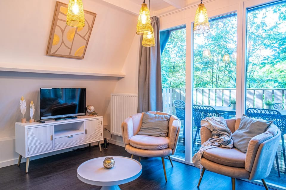 TV and multimedia, Balcony/Terrace, Living room, Seating area