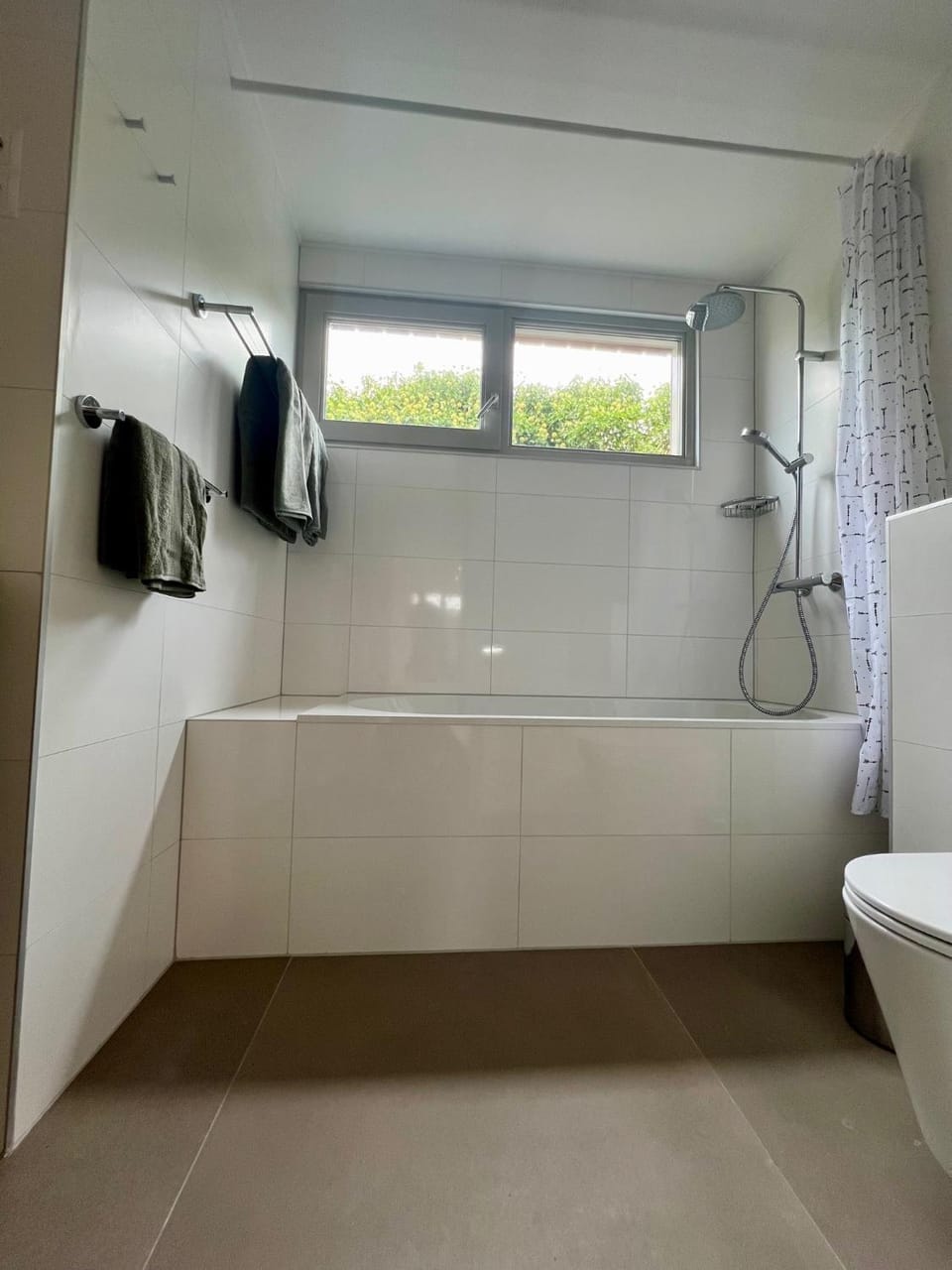 Shower, Toilet, Bathroom, Bath, towels