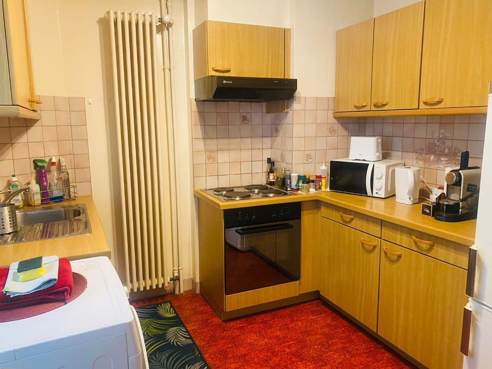 Kitchen or kitchenette, stove, washing machine, kitchen