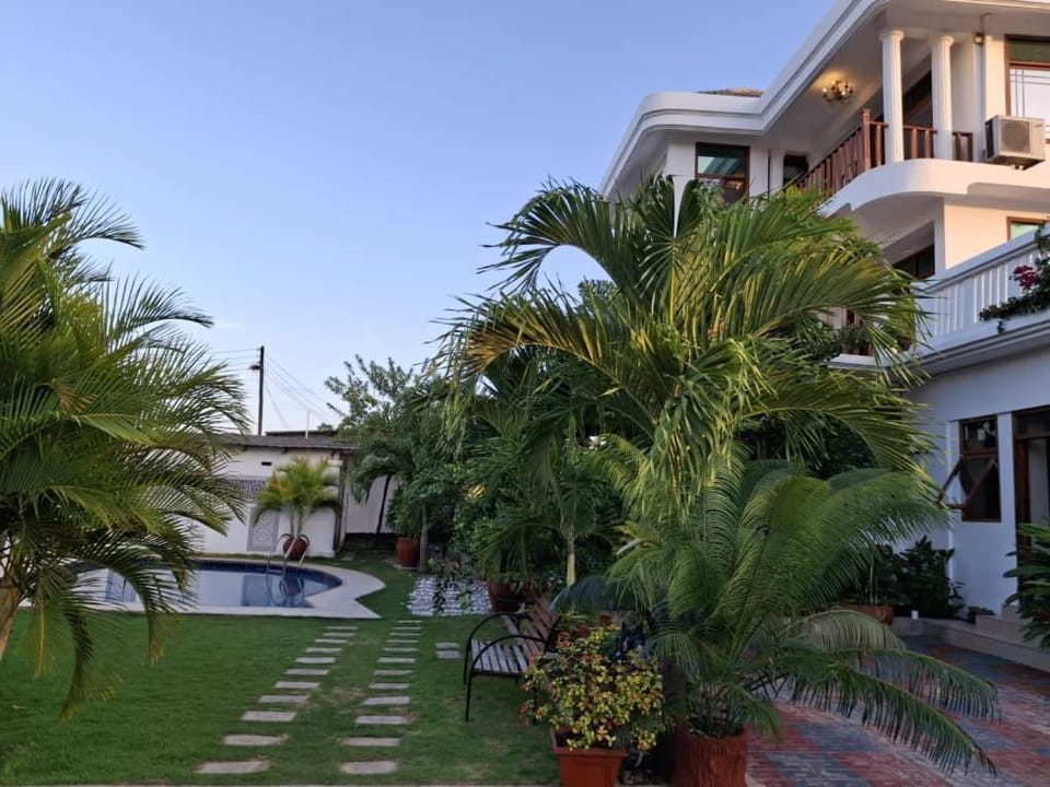 Property building, Garden, Garden view, Pool view, Swimming pool