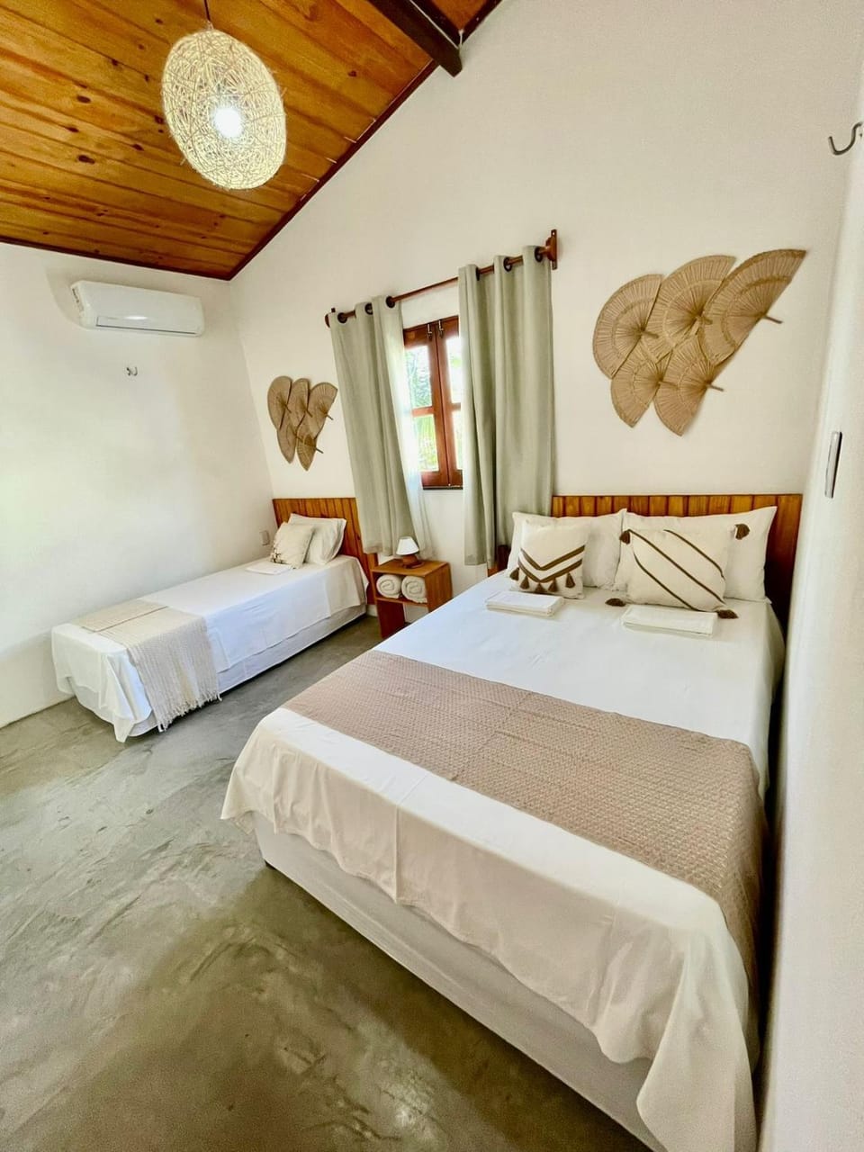 Bedroom, air conditioner