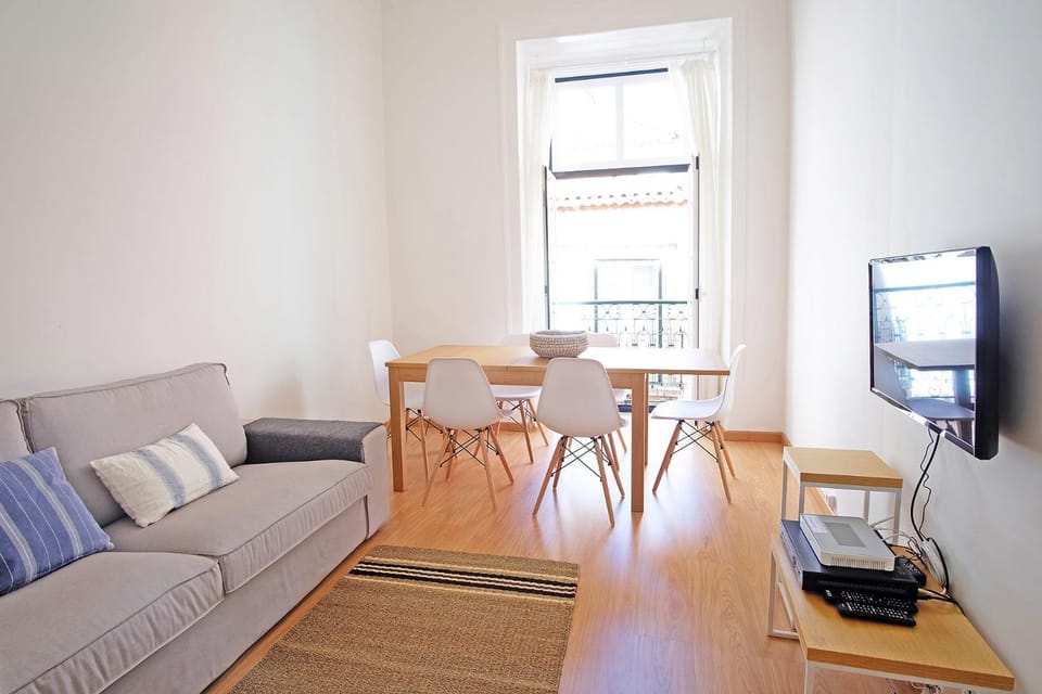 TV and multimedia, Living room, Seating area, Dining area