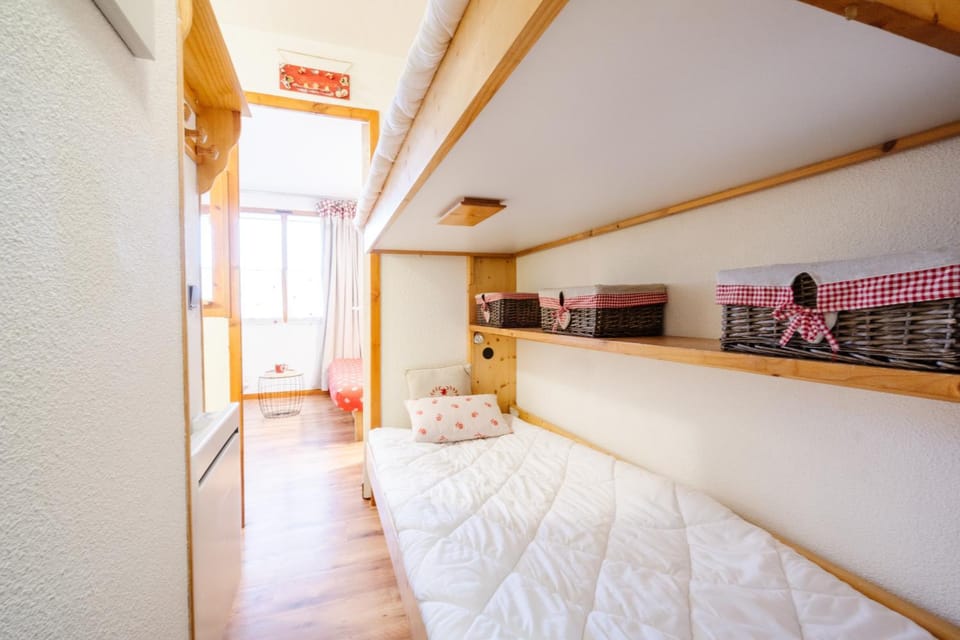 Property building, Living room, Bedroom