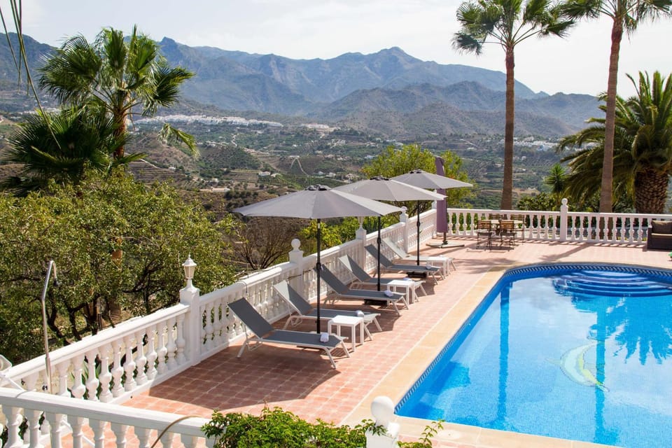Day, Natural landscape, View (from property/room), Balcony/Terrace, Mountain view, Swimming pool, sunbed