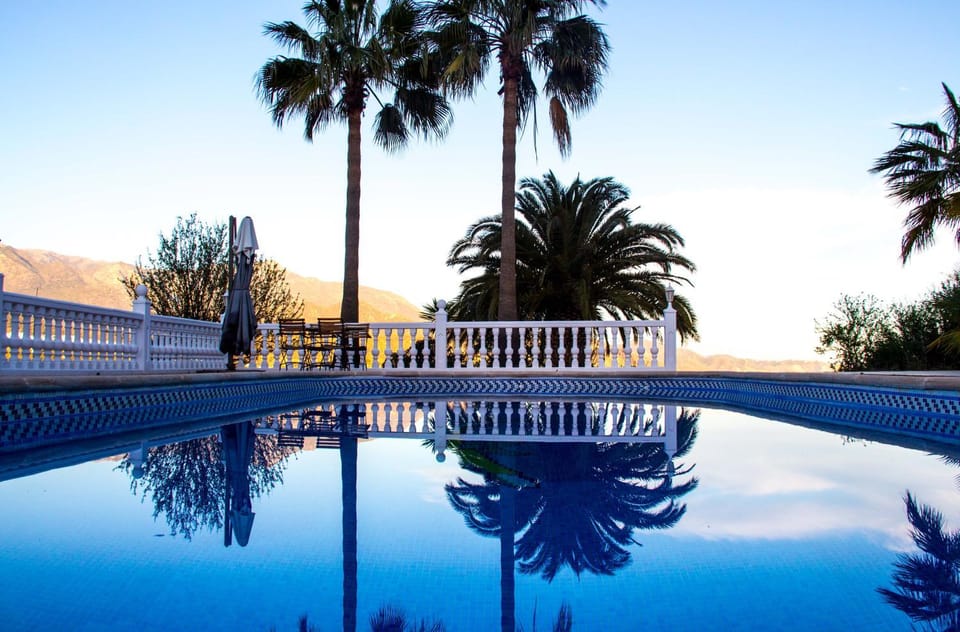 Day, Swimming pool
