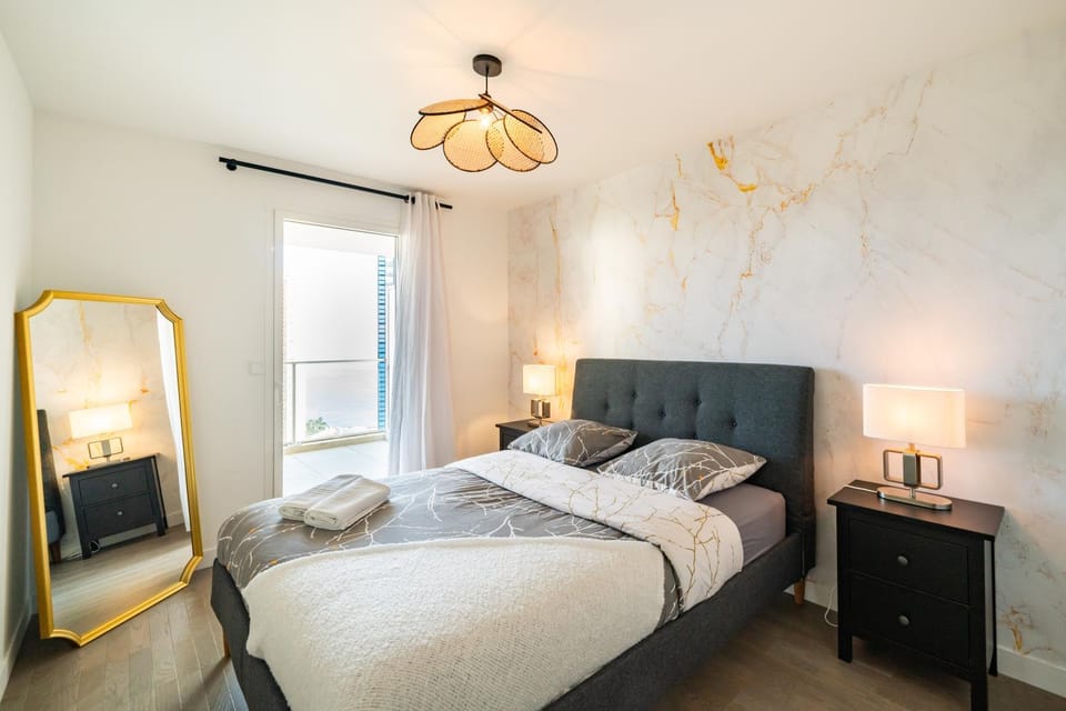 Bed, Bedroom