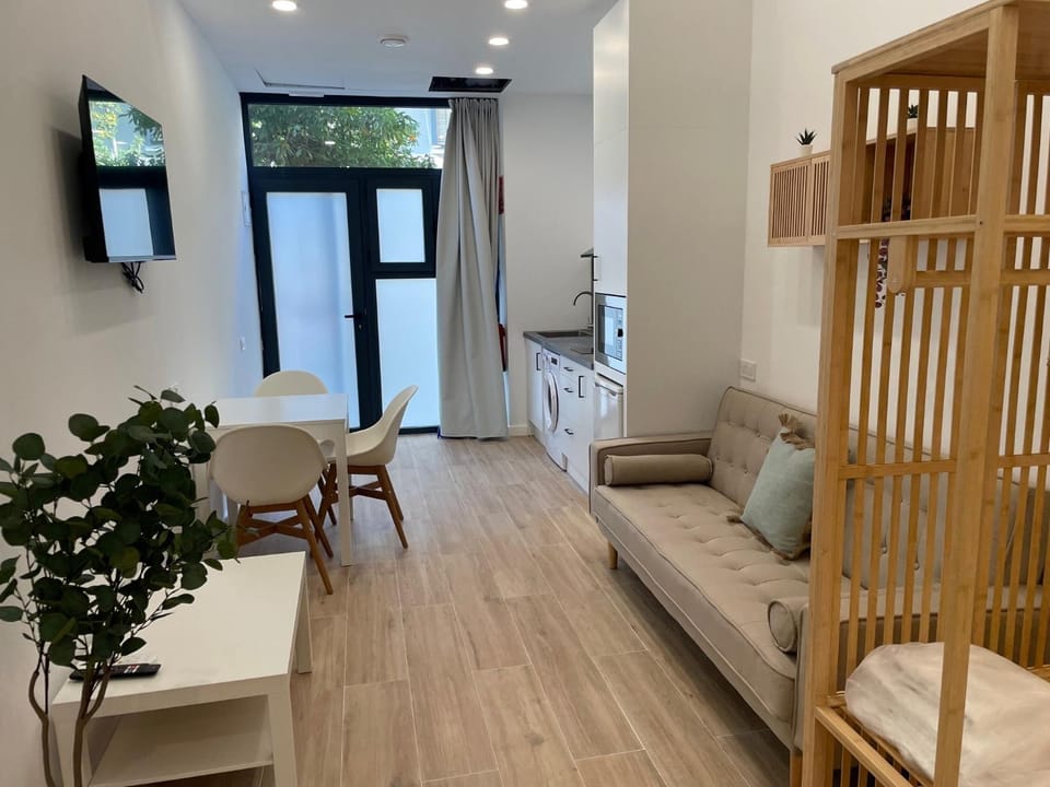 Living room, Photo of the whole room, Seating area, Dining area