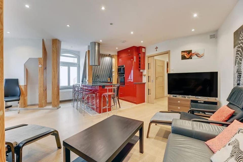 TV and multimedia, Kitchen or kitchenette, Living room, Photo of the whole room, Decorative detail, Seating area, Evening entertainment, Area and facilities