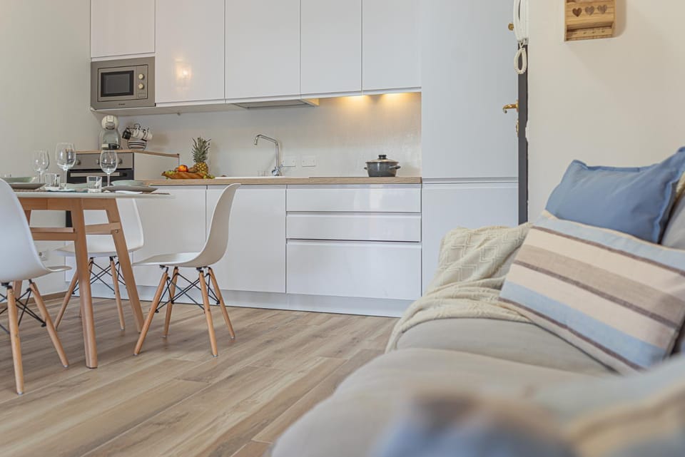 Dining area, minibar, pet friendly, stove