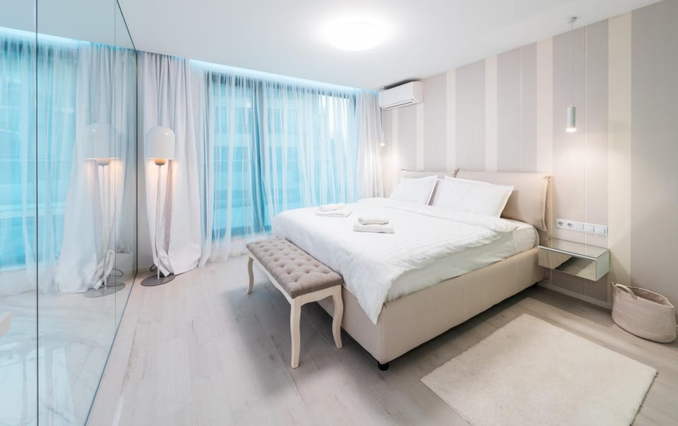 Bed, Photo of the whole room, Bedroom, towels