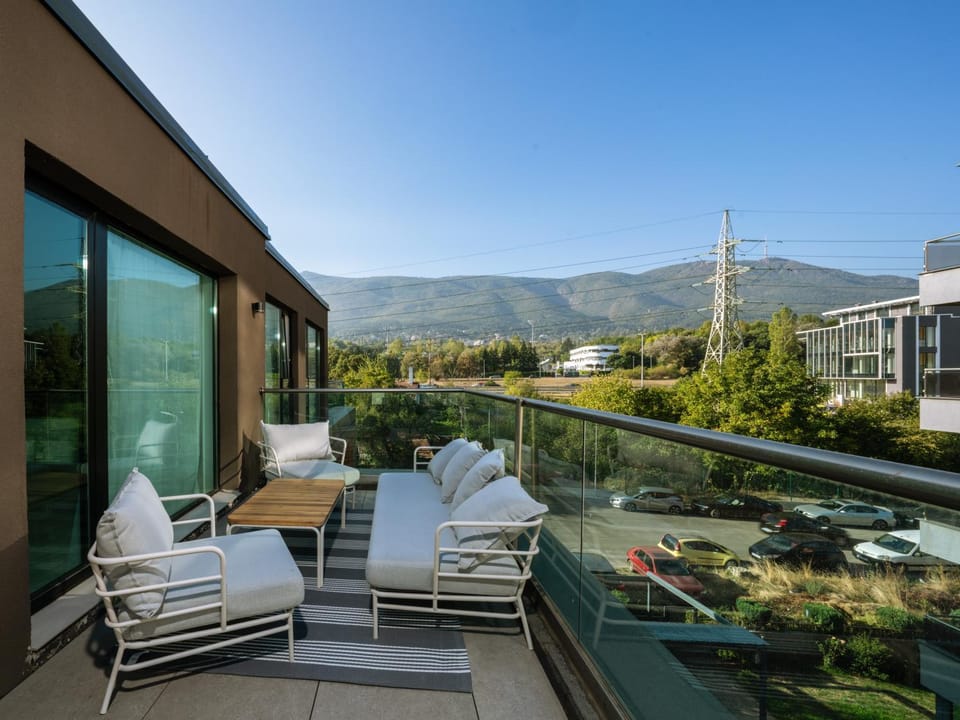 Property building, Day, Natural landscape, View (from property/room), Balcony/Terrace, Balcony/Terrace, Mountain view
