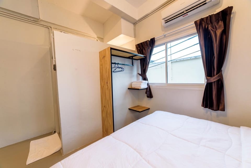 Bed, Bedroom, air conditioner
