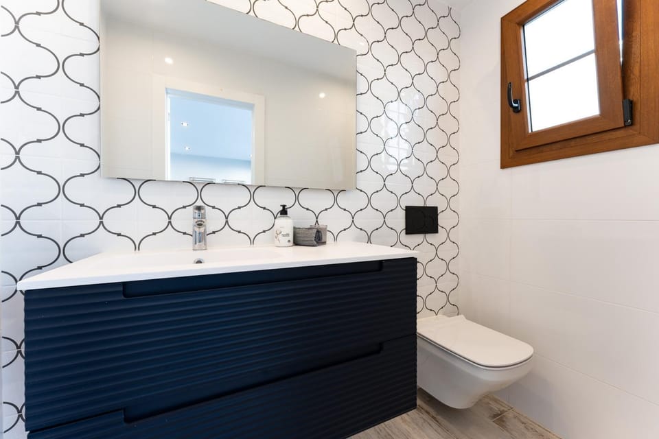 Bathroom, Living room