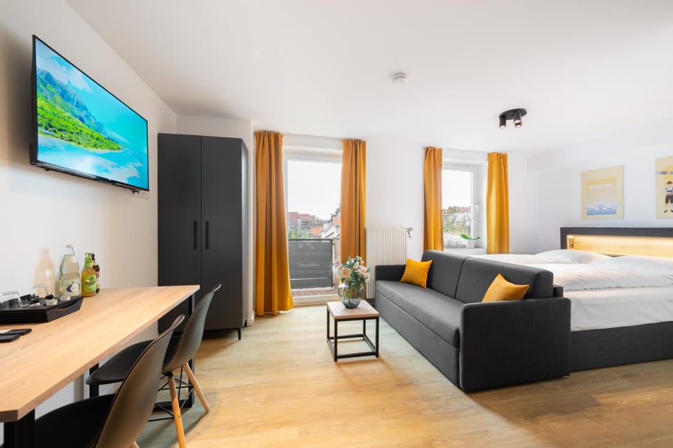 Bed, TV and multimedia, Balcony/Terrace, Dining area, Drinks, wardrobe