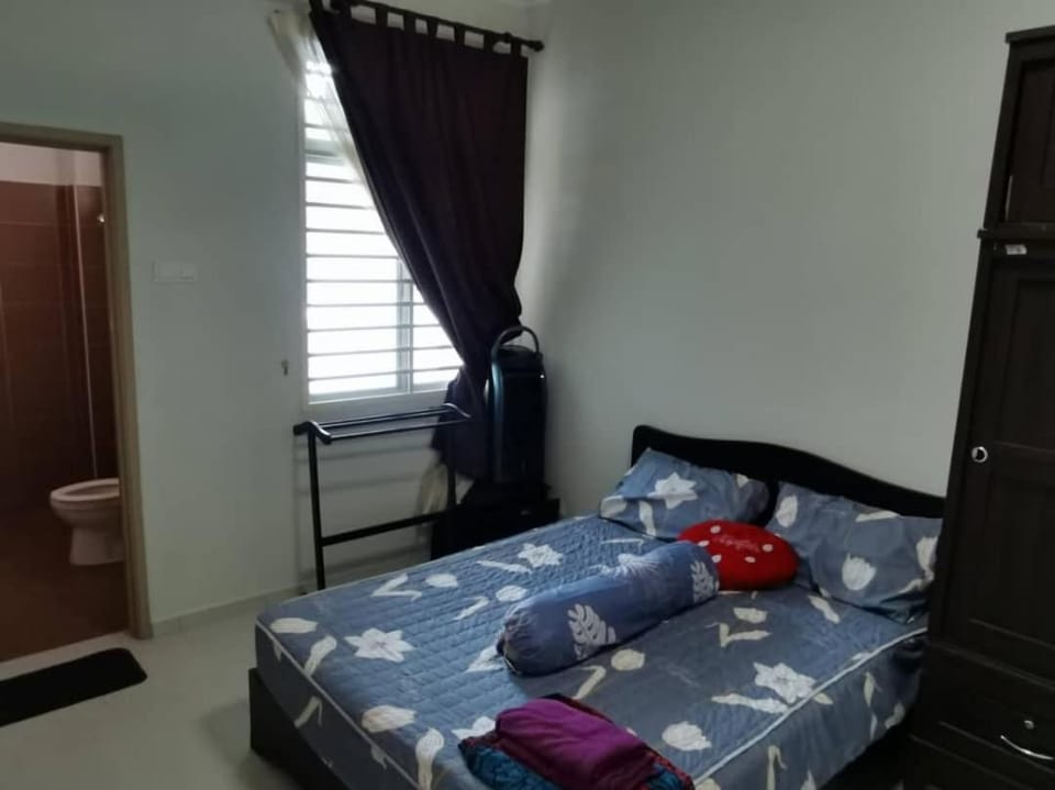 Bedroom, fireplace, towels, wardrobe