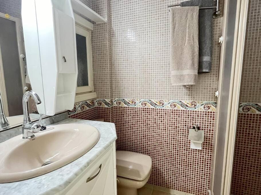 Bathroom, towels