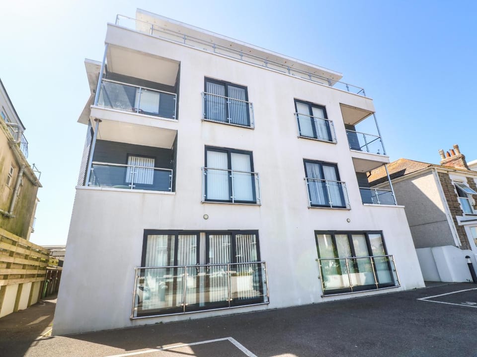 Newquay, Beach Charm and Town Vibes with Parking Apartment in Newquay