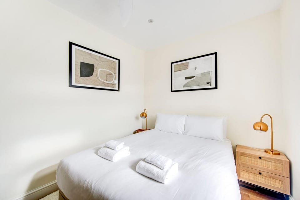 GuestReady - Sleek Serenity in Hammersmith Apartment in London