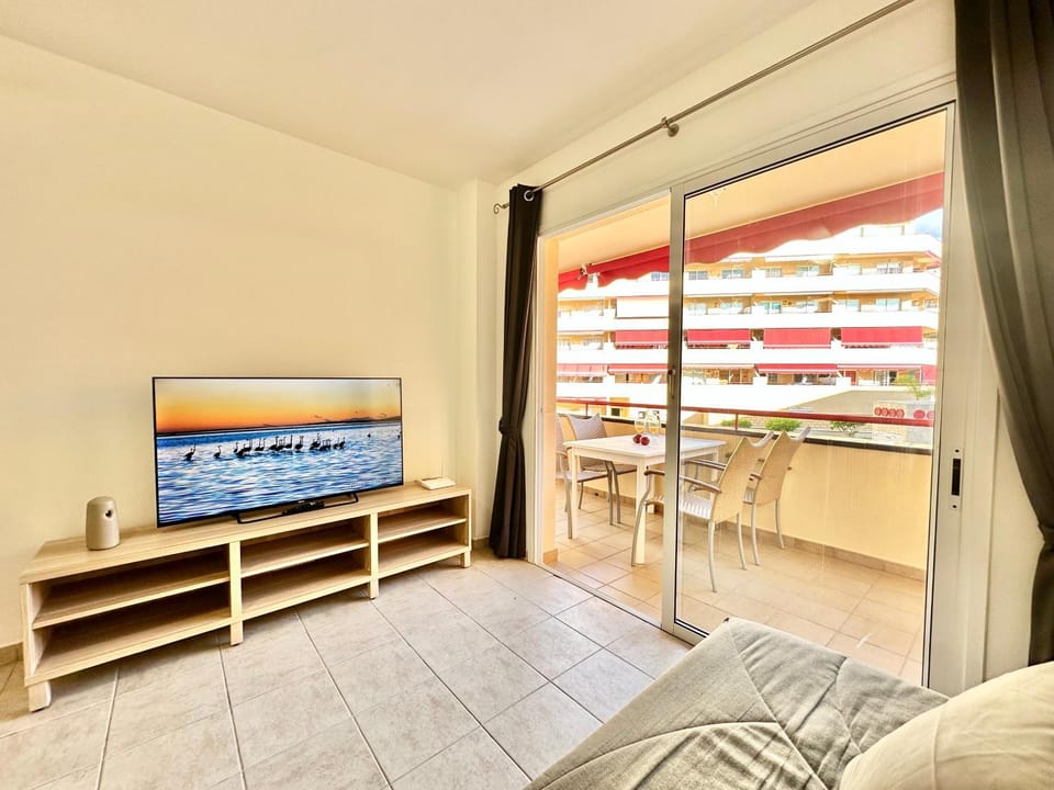 TV and multimedia, Balcony/Terrace, Living room, Seating area, Dining area