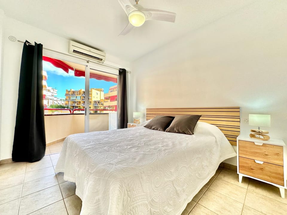 Bed, Bedroom, fireplace, air conditioner