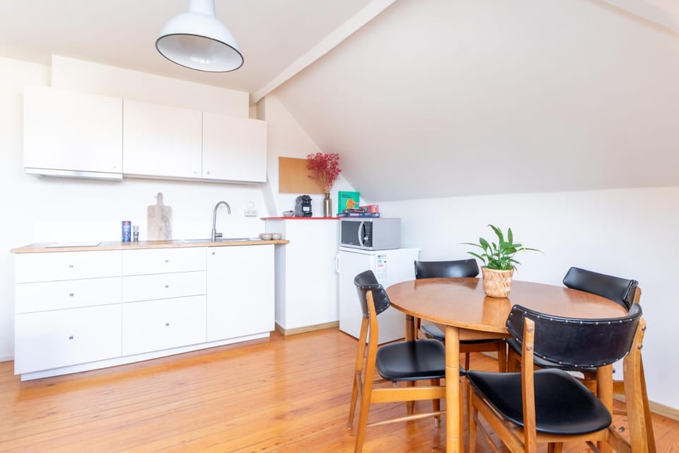 Coffee/tea facilities, Kitchen or kitchenette, Living room, minibar