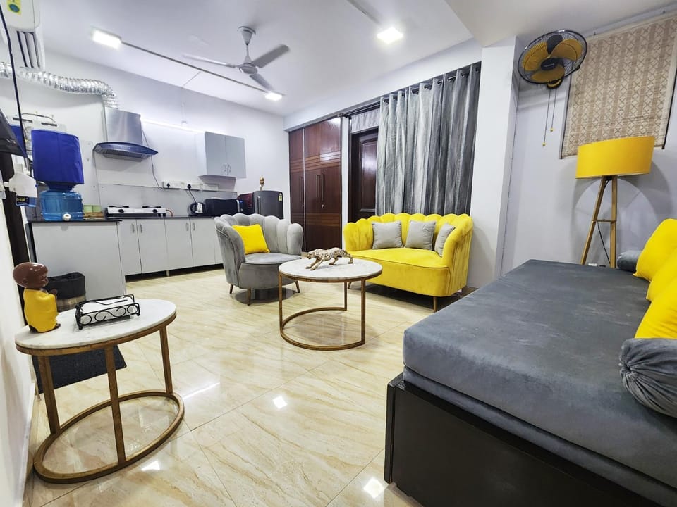 TV and multimedia, Kitchen or kitchenette, Living room, Seating area, stove, air conditioner