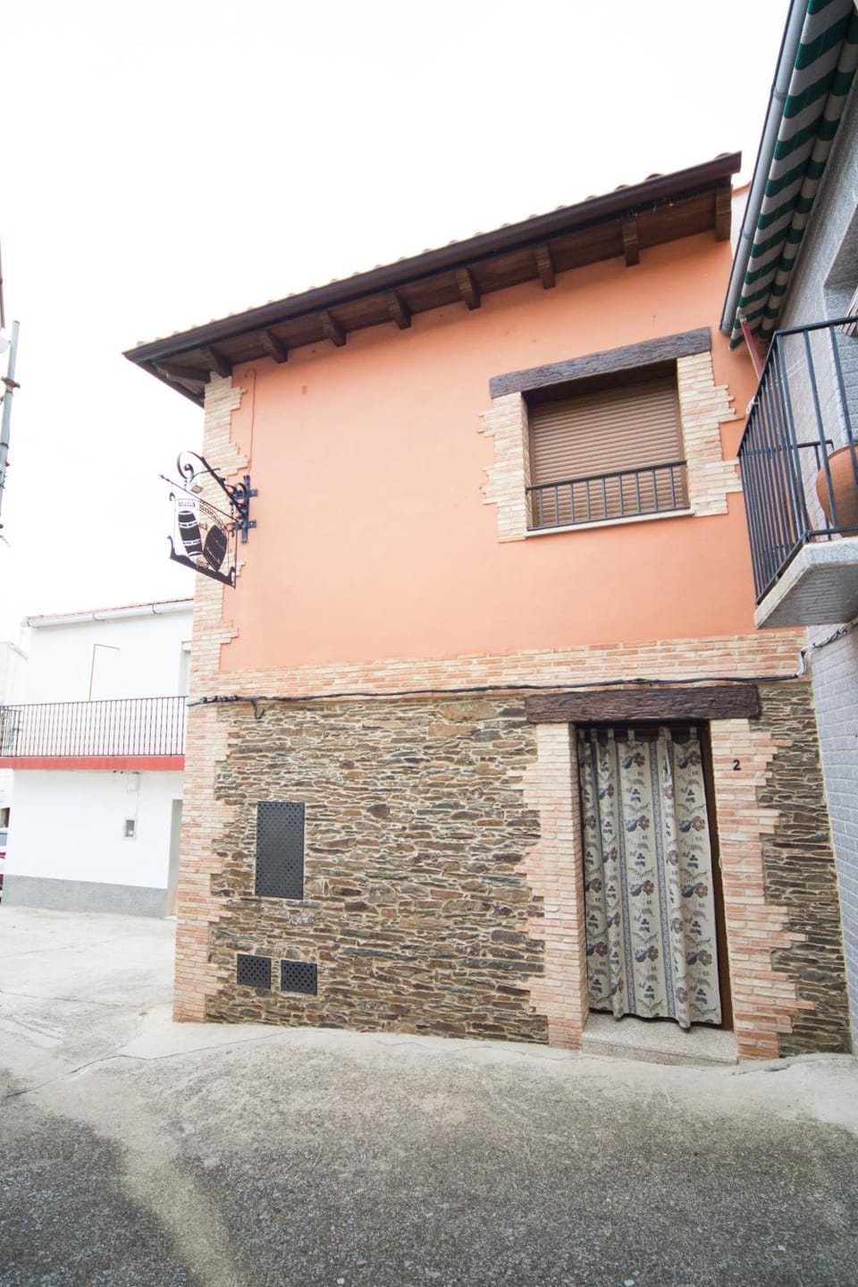 Facade/entrance