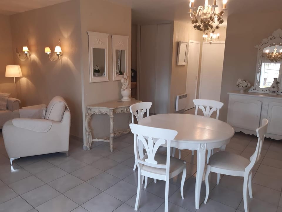 Le Médicis - Centre village calme Apartment in Occitanie