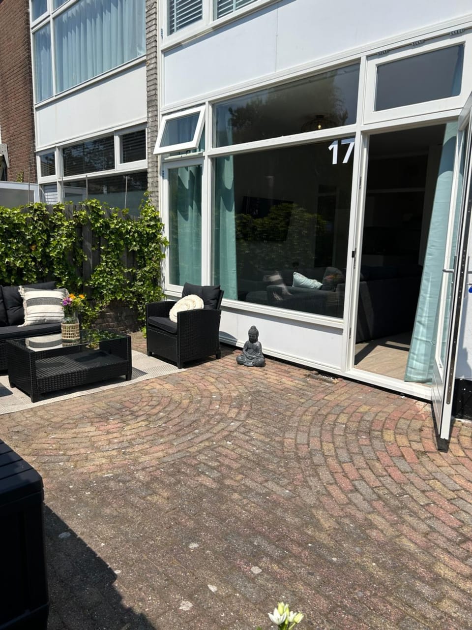 Facade/entrance, Garden