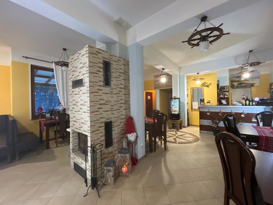 Restaurant/places to eat, Restaurant/places to eat, Internal: Not applicable to any particular room