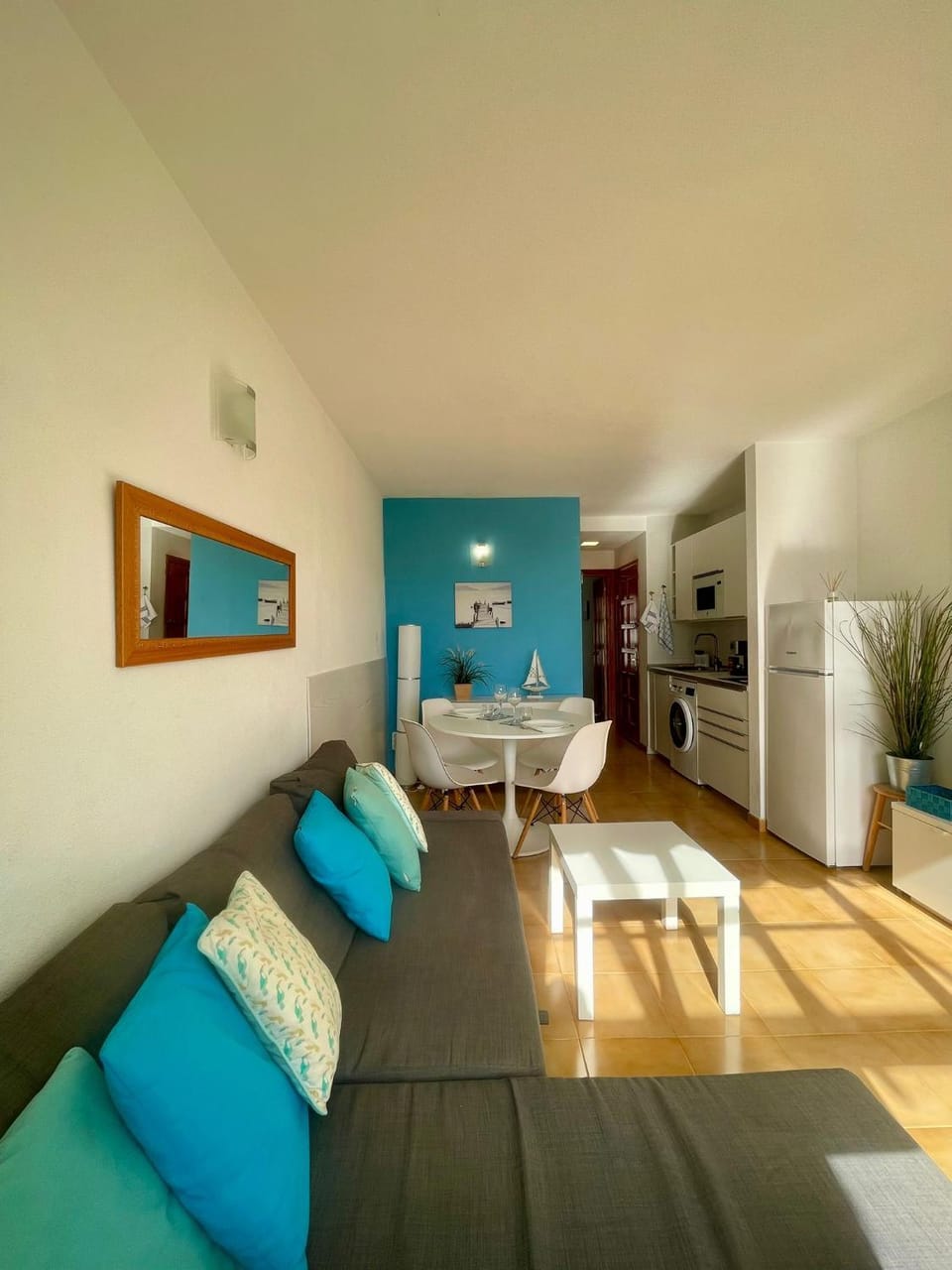 TV and multimedia, Kitchen or kitchenette, Living room, Seating area, Dining area, Meals, locker
