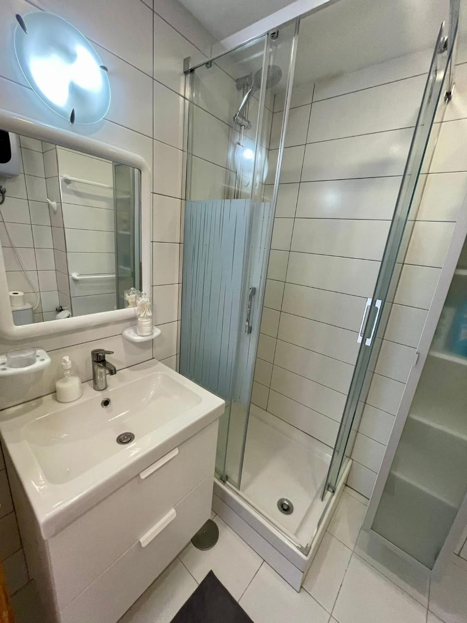 Shower, Bathroom, towels