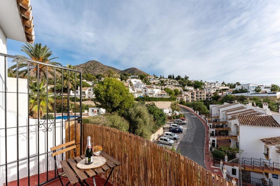 Neighbourhood, Natural landscape, View (from property/room), Balcony/Terrace, Balcony/Terrace, City view, Mountain view, Location