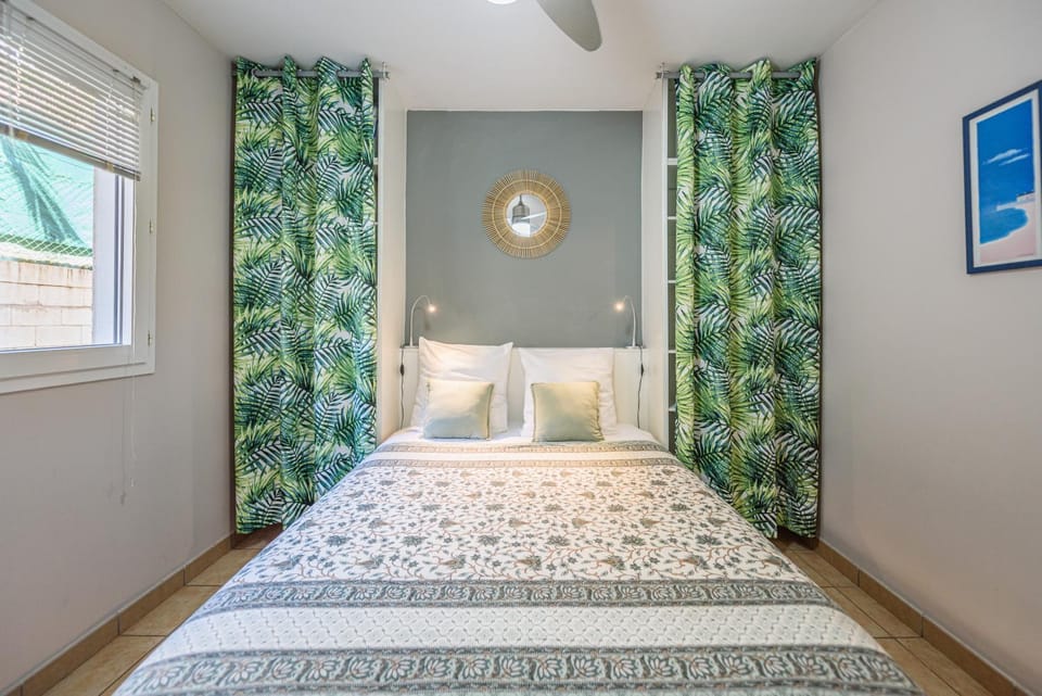 Photo of the whole room, Decorative detail, Bedroom