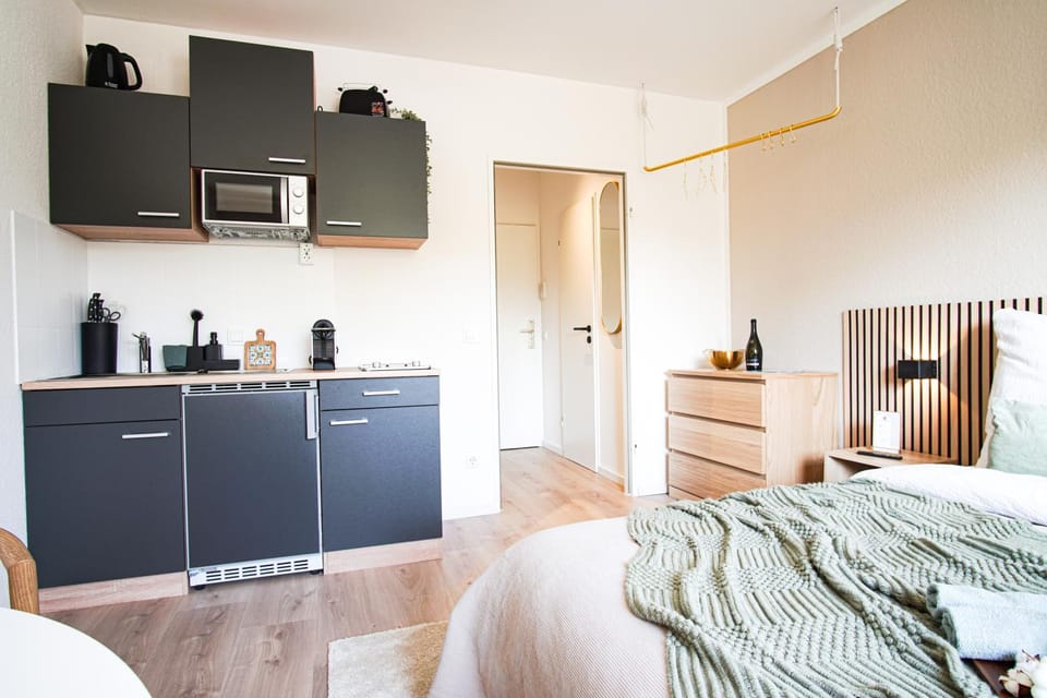 Bed, Coffee/tea facilities, Kitchen or kitchenette, Photo of the whole room, Bedroom, minibar, stove