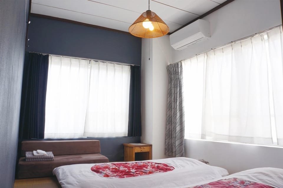 Photo of the whole room, Bedroom, air conditioner